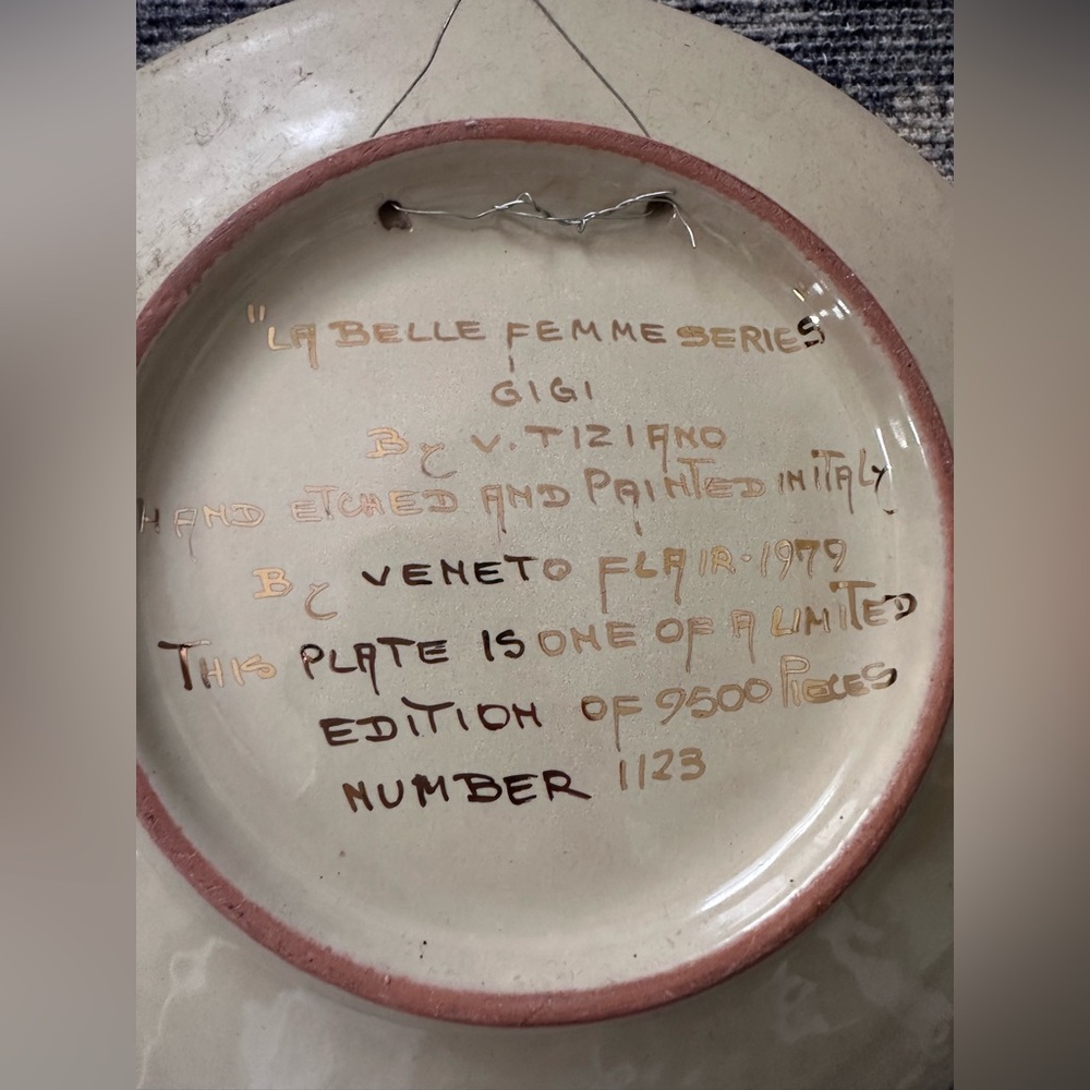 Set of Four V. Tiziano "La Belle Femme" series collector plates by Veneto Flair - Picture 9 of 13